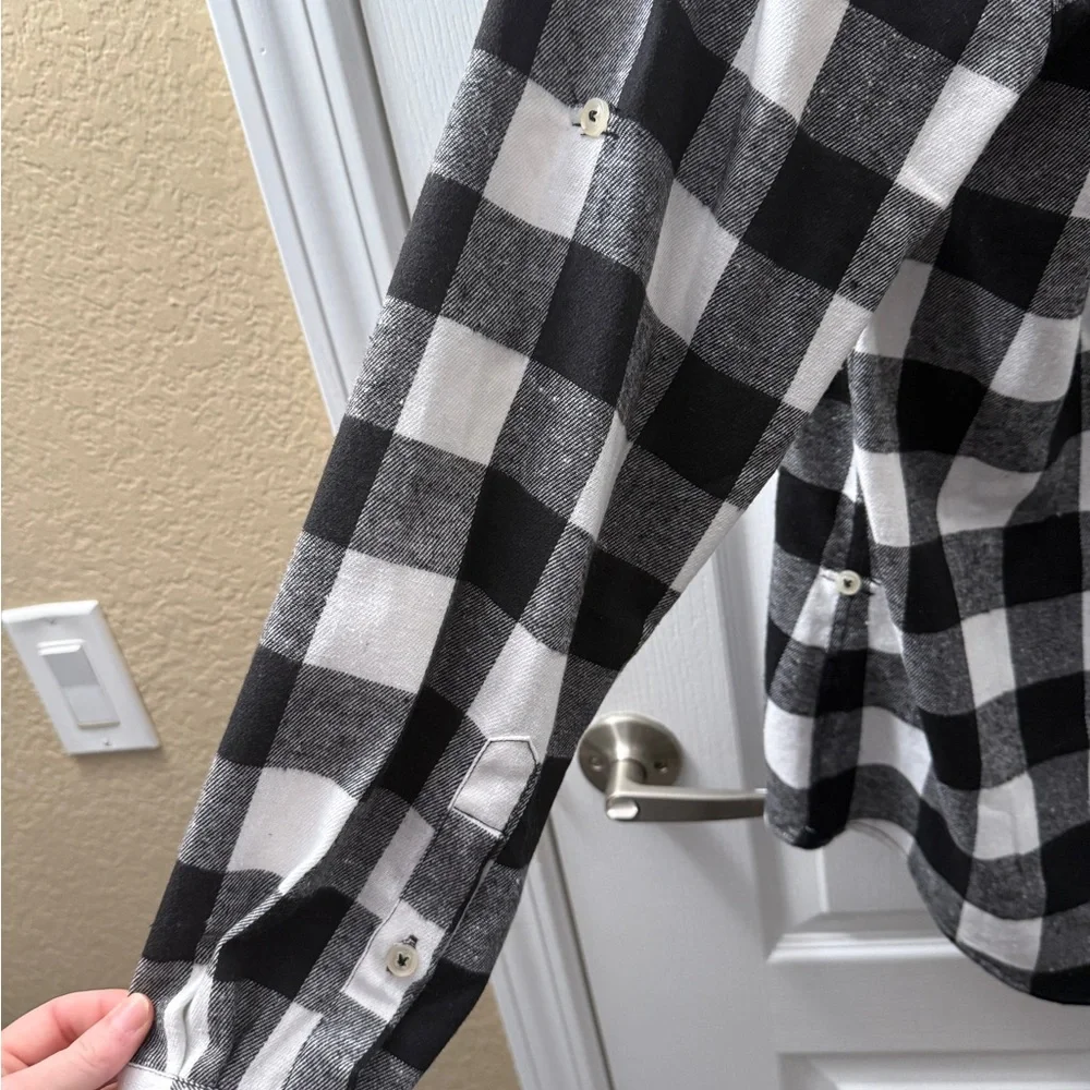 Black and White Plaid Button-Down Shirt - Picture 4 of 4